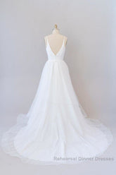 Beautiful V-neck Tulle A-line Wedding Dresses